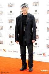 组图：巩新亮化身野性美人鱼  李菲儿透视装抢镜