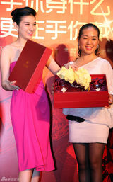 组图：黄奕妩媚现身武汉 自曝拍《秋瑾》多次受伤