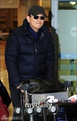 组图：王家卫赴韩宣传《东邪西毒终极版》