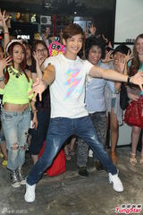 组图：辰亦儒返台会粉丝 期待重回歌手身份