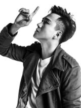 组图：翟天临百变造型出炉 随性文艺青年气质