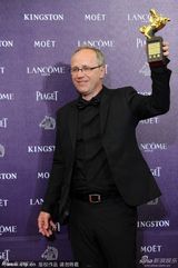 组图：金马后台章子怡吻奖杯 蔡明亮李康生合体