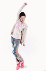 组图：《麻辣女兵》首曝定妆照 90后新兵持枪亮相