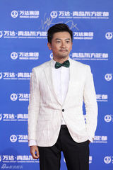 组图：万达百米红毯第二秀 梁朝伟赵薇众星百态