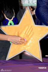 幻灯组图：F.I.R纪念出道5周年 专辑与限量邮票同发行