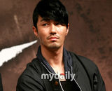 幻灯图：权相佑(权相宇)等出席新片《到炮火中去》发布会 