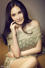 组图：王澜霏曝大片 新剧大尺度戏码获期待