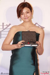 组图：陈妍希抹胸裙亮相 彭于晏惊喜助阵