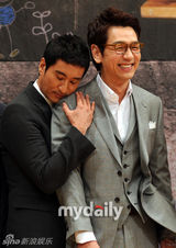 组图：金贤珠等出席新剧《傻瓜妈妈》发布会