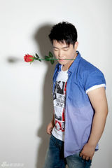 组图：连亚琦曝主题写真 青涩演绎懵懂初恋