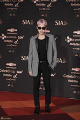 独家高清：GD获年度时尚大奖 李钟硕等亮相红毯