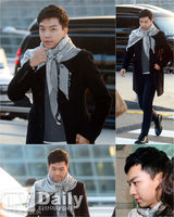 组图：李宝英李升基等赴港 韩彩英御姐范儿