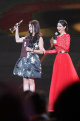 组图：赵薇金鸡获最佳导演处女作激吻经纬