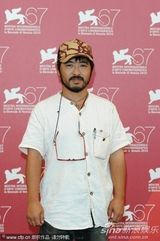 高清图：《极限迷宫》发布会 导演清水崇变蜘蛛人