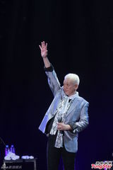 组图：李克勤助阵安全地带开唱 周慧敏现身捧场