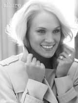 组图：安德伍德登杂志封面 华贵写真明眸善睐