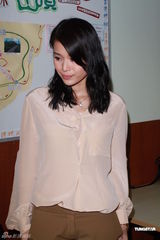 组图：《怒火2》宣传活动 胡杏儿落泪谈分手