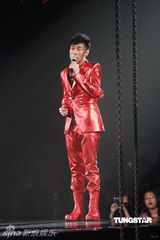 组图：许志安出道25周年红馆开唱 郑秀文捧场