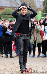 组图：韩国歌手SE7EN惜别粉丝正式入伍