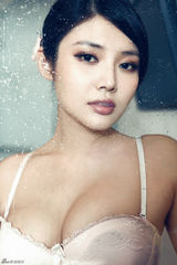 高清图：徐冬冬拍摄香港杂志写真大胆突破尺度