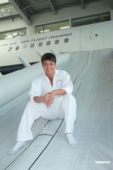 组图：候选港姐参观航天中心 罗仲谦尝试逃生滑梯