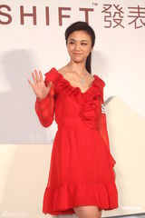 高清组图：汤唯一袭红裙代言 否认封杀传闻