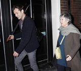 组图：西耶娜-米勒与裘德-洛旧情复燃 一同看戏