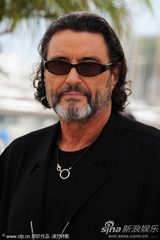 高清组图：德普宣传《海盗4》 佩内洛普紧身裙性感