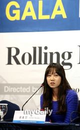 组图：孔孝真釜山“和牛一起旅行” 细腰长腿抢镜