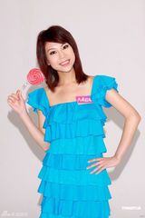 幻灯图：黄婉曼拍形象广告 暂未打算组织小家庭 