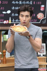 组图：贺军翔新剧不当高富帅 化身颓废老爸