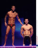 组图：截肢男参加英国星跳跃 人残志坚令人钦佩