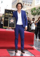 组图：奥兰多留名星光大道 小弗林紧粘老爸撒娇