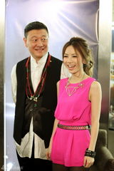 组图：《歌手2》后台采访 品冠接替韦唯亮相