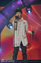 幻灯图：快男成都25强诞生 师洋成功挺进全国300强