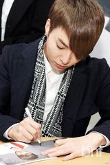 组图：男团M.pire举行第二张单曲签名会