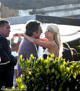 组图：希尔顿激吻《宿醉》导演托德 觅新欢进展迅猛