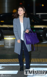 组图：李宝英李升基等赴港 韩彩英御姐范儿