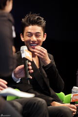 高清组图：韩星金允锡刘雅仁宣传新片《格斗少年》