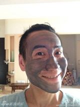 台歌手李立崴微博生前照 爱萌犬自侃酷似梁家辉