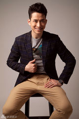 组图：李金哲英伦风写真复古时尚