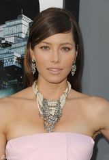 组图：《全面回忆》首映 杰西卡粉裙VS凯特蛇皮纹裙