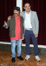 组图：《裁判》威尼斯首映 男星阿科斯帅气亮相