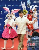 组图：华鼎奖刘晓庆低胸性感 赵本山牵手爱女