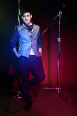 组图：张睿最新写真花样西装变身冷酷型男