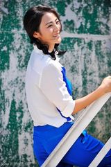 组图：小斯琴高娃海风写真悠然自得展迷人笑容