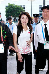 高清：郭晶晶运动装亮相 全程微笑秀发优雅飘逸