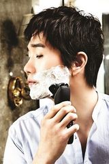 组图：韩星刘智泰时尚写真 西装革履帅气儒雅