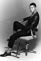 组图：任重雅痞风写真 不羁眼神魅惑夏日迷情