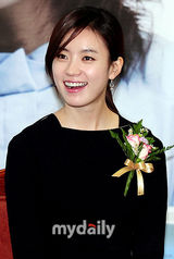 组图：韩孝珠黄正民共同出任韩国税厅宣传大使